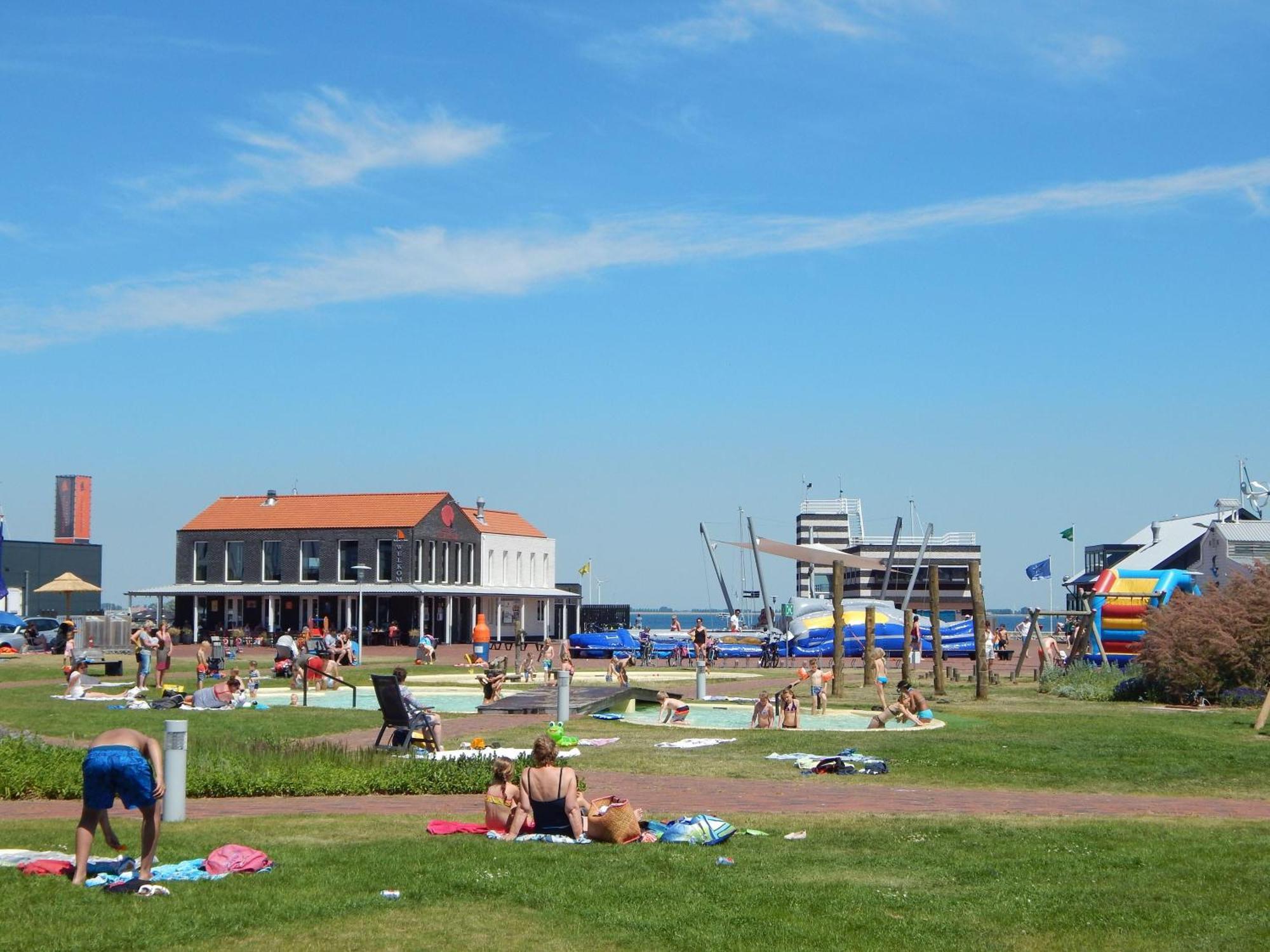 Wunderschoenes-Freistehendes-Ferienhaus-An-Der-See-Sauna-Strand-Yachthafen-Wlan Bruinisse Eksteriør billede